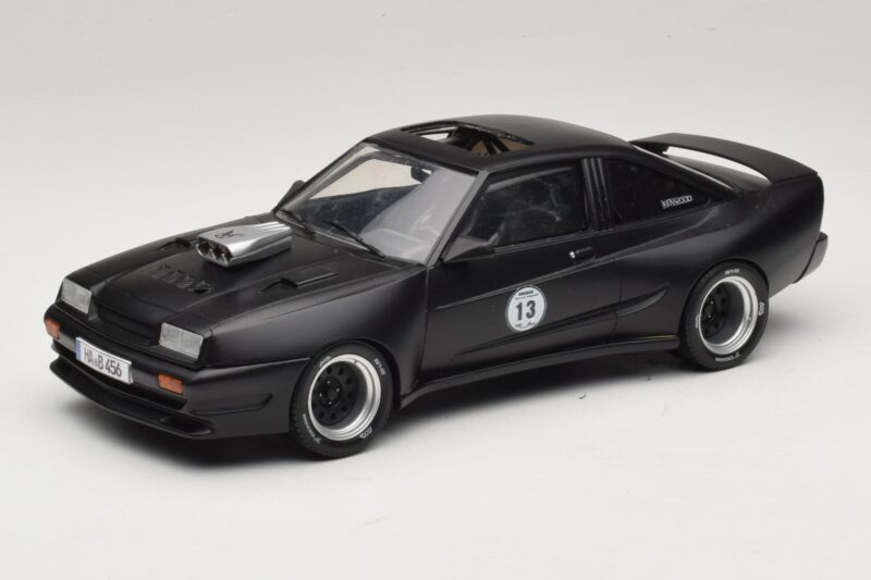 Opel Manta B Custom Mat Črna Kenwood MCG 1:18 Opel Manta B Custom Mat Črna Kenwood MCG 1:18 MCG18095 Kovina