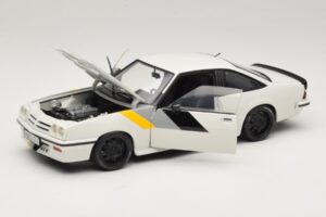 Opel Manta B GT/E Bel Črna Posebna Platišča Revell 1:18 08422 Kovina – slika 2 od 8