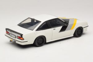 Opel Manta B GT/E Bel Črna Posebna Platišča Revell 1:18 08422 Kovina – slika 3 od 8