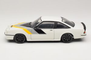 Opel Manta B GT/E Bel Črna Posebna Platišča Revell 1:18 08422 Kovina – slika 4 od 8