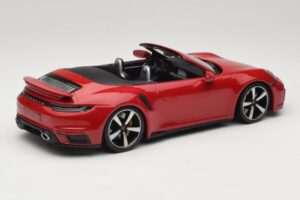 Porsche 911 992 Turbo S Kabriolet Temno Rdeč Minichamps 1:18 PORSCHE007 Kovina – slika 2 od 6