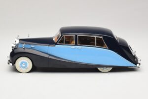 Rolls-Royce Silver Wraith Empress by Hooper Črn & Temno Moder MCG 1:18 MCG18051 Kovina – slika 3 od 6