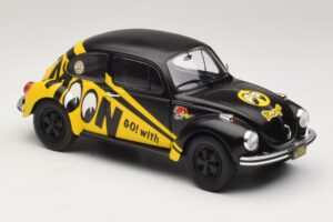 Volkswagen Beetle 1303 Go with Moon Solido 1:18 S1800519 Kovina – slika 6 od 8
