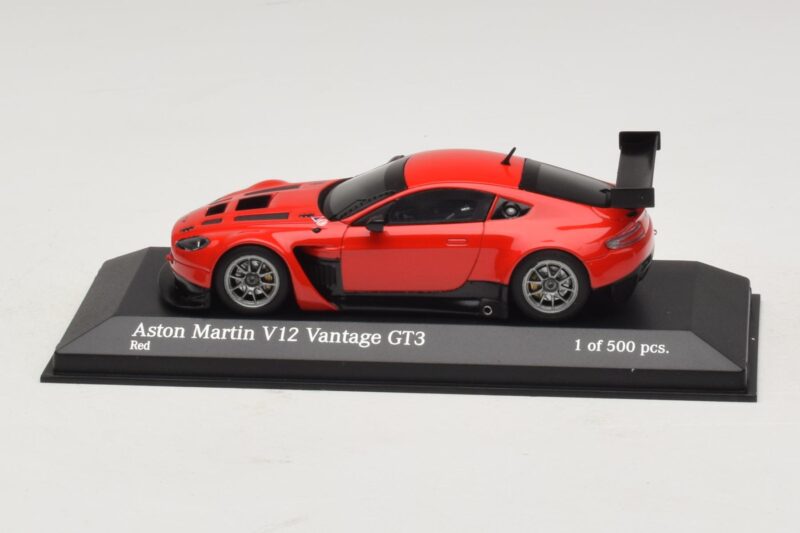 Aston Martin V12 Vantage GT3 Rdeč Minichamps 1:43 4371121392 Kovina