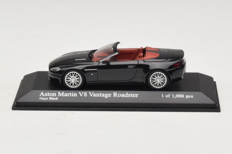 Aston Martin V8 Vantage Roadster Črn Kovinski Minichamps 1:43 400137431 Kovina