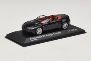 Aston Martin V8 Vantage Roadster Črn Kovinski Minichamps 1:43 400137431 Kovina – slika 2 od 4