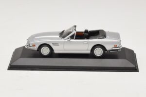 Aston Martin V8 Volante Srebrn Minichamps 1:43 400137601 Kovina
