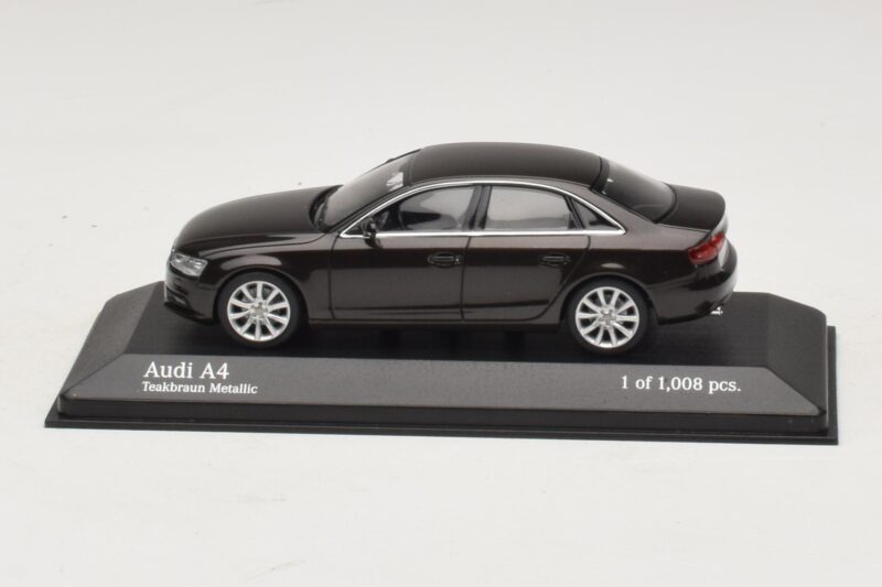 Audi A4 B8 Rjava Metalik Minichamps 1:43 Audi A4 B8 Rjava Metalik Minichamps 1:43 410011000 Kovina