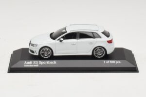 Audi S3 8V Sportback Bel Minichamps 1:43 437013010 Kovina
