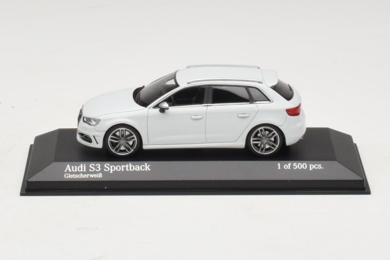Audi S3 8V Sportback Bel Minichamps 1:43 437013010 Kovina