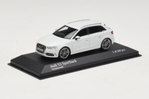 Audi S3 8V Sportback Bel Minichamps 1:43 437013010 Kovina – slika 2 od 4