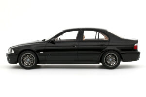 BMW M5 E39 Black Sapphire Metallic Otto 1:18 OT1338 Smola – slika 3 od 4