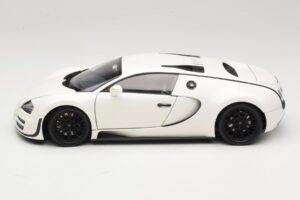 Bugatti Veyron Super Sport Bel Minichamps 1:18 100110844 Kovina – slika 4 od 8