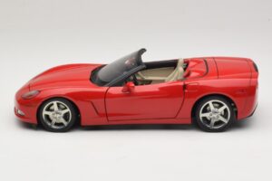 Chevrolet Corvette C6 Kabriolet Rdeč AUTOart 1:18 71221 Kovina – slika 4 od 8