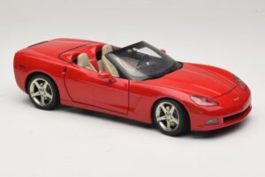 Chevrolet Corvette C6 Kabriolet Rdeč AUTOart 1:18 71221 Kovina – slika 6 od 8