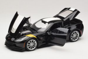 Chevrolet Corvette C7 Grand Sport Črna z Belimi Črtami AUTOart 1:18 71273 Kompozit – slika 2 od 8
