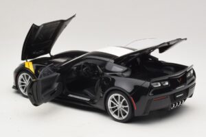 Chevrolet Corvette C7 Grand Sport Črna z Belimi Črtami AUTOart 1:18 71273 Kompozit – slika 5 od 8