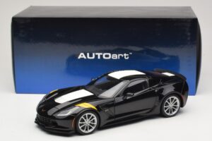 Chevrolet Corvette C7 Grand Sport Črna z Belimi Črtami AUTOart 1:18 71273 Kompozit – slika 8 od 8