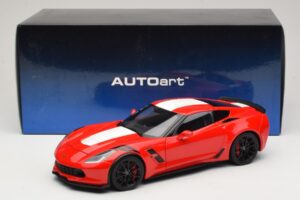 Chevrolet Corvette C7 Grand Sport Rdeča z Belimi Črtami AUTOart 1:18 71274 Kompozit – slika 8 od 8