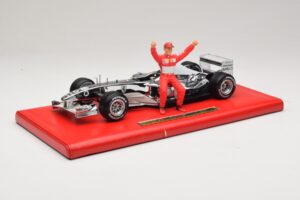 Ferrari F2004 #1 M. Schumacher Six Time World Champion 2004 Krom Srebrna Hot Wheels 1:18 C7332 Kovina