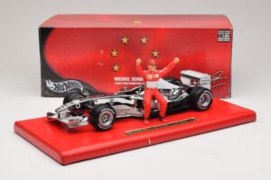 Ferrari F2004 #1 M. Schumacher Six Time World Champion 2004 Krom Srebrna Hot Wheels 1:18 C7332 Kovina – slika 6 od 6