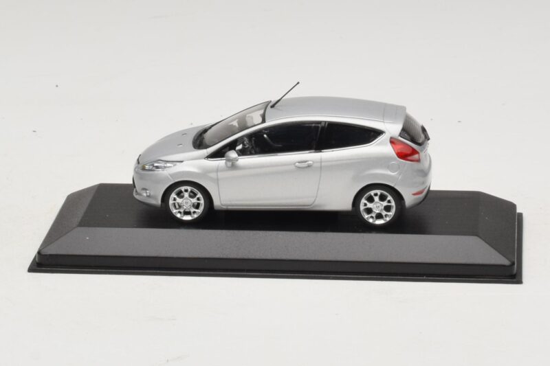 Ford Fiesta Mk7 Moondust Silver Metallic Minichamps 1:43 403088003 Kovina