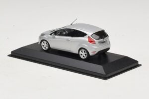 Ford Fiesta Mk7 Moondust Silver Metallic Minichamps 1:43 403088003 Kovina – slika 3 od 4