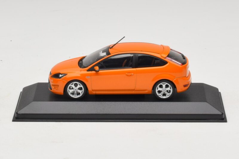 Ford Focus ST Mk2 Electric Orange Minichamps 1:43 Ford Focus ST Mk2 Electric Orange Minichamps 1:43 400087302 Kovina