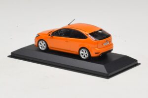 Ford Focus ST Mk2 Electric Orange Minichamps 1:43 400087302 Kovina – slika 3 od 4