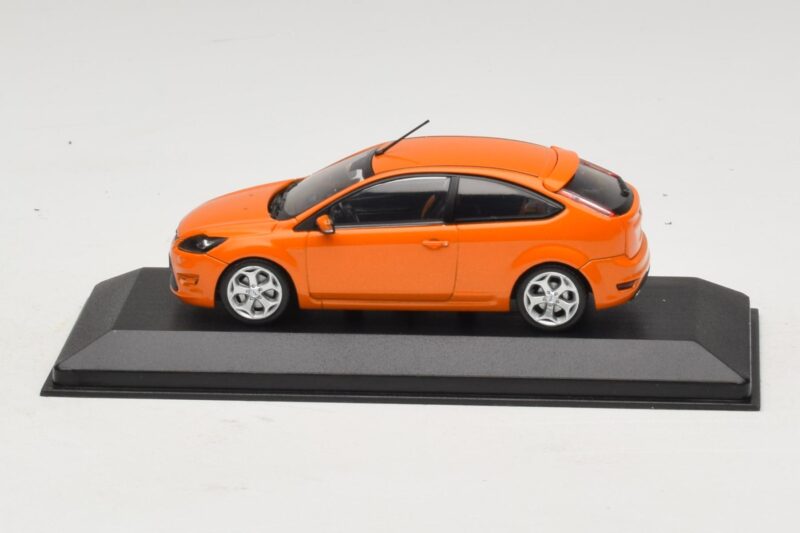 Ford Focus ST Mk2 Electric Orange Nadomestna Škatla Minichamps 1:43 400087302-R1 Kovina