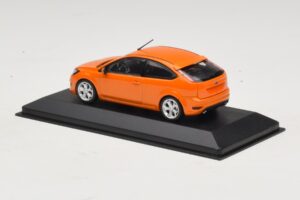 Ford Focus ST Mk2 Electric Orange Nadomestna Škatla Minichamps 1:43 400087302-R1 Kovina – slika 3 od 4