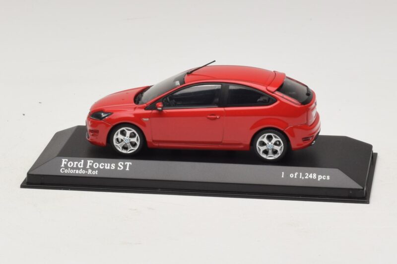 Ford Focus ST Mk2 Rdeč Minichamps 1:43 400087301 Kovina