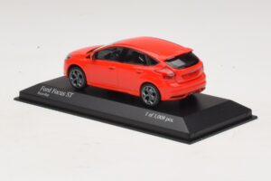 Ford Focus ST Mk3 Rdeč Minichamps 1:43 410081001 Kovina – slika 3 od 4