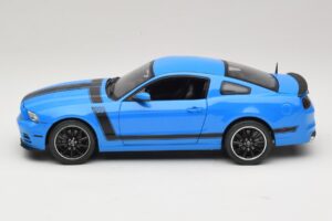 Ford Mustang Boss 302 S197 Modra Shelby Collectibles 1:18 25414S Kovina – slika 4 od 8