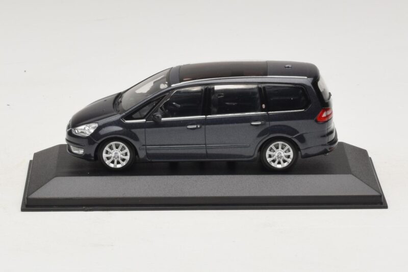 Ford S-Max Dark Grey Metallic Minichamps 1:43 Ford S-Max Dark Grey Metallic Minichamps 1:43 400085400-P1 Kovina