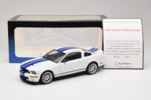 Ford Shelby Cobra GT500 Concept Bela z Modro Črto AUTOart 1:18 73052 Kovina – slika 8 od 8