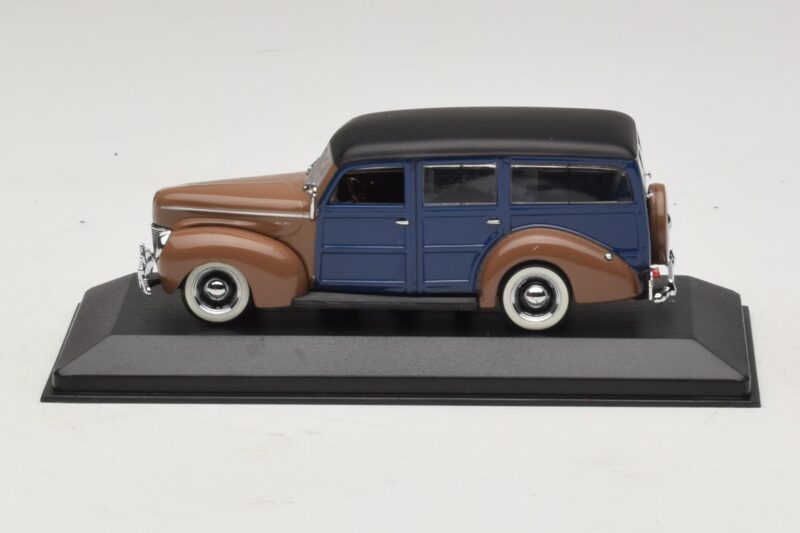 Ford V8 De Luxe Woody Station Wagon Rjav Moder Minichamps 1:43 Ford V8 De Luxe Woody Station Wagon Rjav Moder Minichamps 1:43 400082112 Kovina