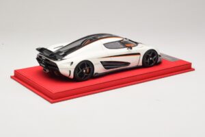 Koenigsegg Regera Bela s Črnim Karbonom FrontiArt 1:18 REMC043 Smola – slika 2 od 7