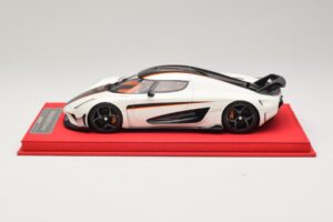 Koenigsegg Regera Bela s Črnim Karbonom FrontiArt 1:18 REMC043 Smola – slika 3 od 7