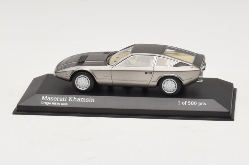 Maserati Khamsin Grey Metallic Minichamps 1:43 Maserati Khamsin Grey Metallic Minichamps 1:43 437123220 Kovina