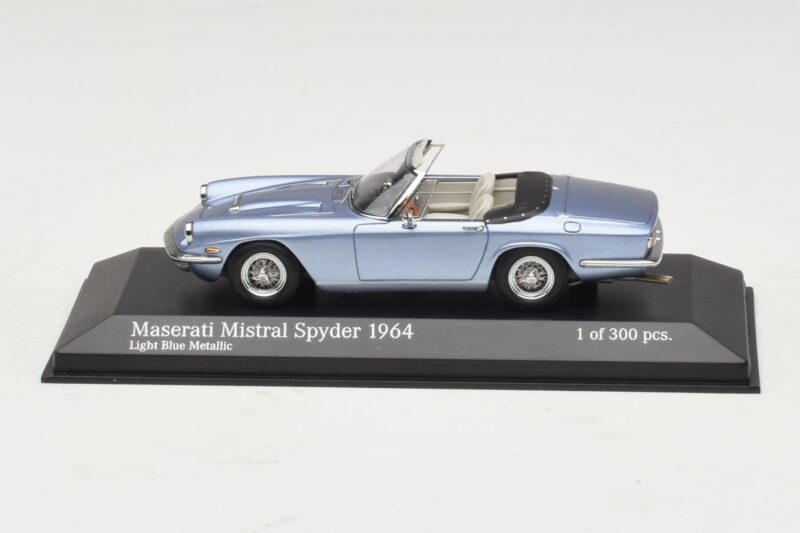 Maserati Mistral Spyder Light Blue Metallic Minichamps 1:43 437123432 Kovina