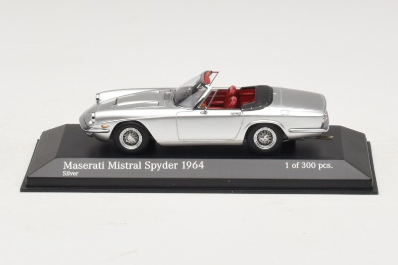 Maserati Mistral Spyder Srebrn Minichamps 1:43 Maserati Mistral Spyder Srebrn Minichamps 1:43 437123431 Kovina