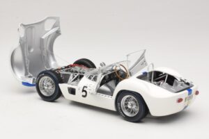 Maserati Tipo 61 #5 S. Moss / D. Gurney Camoradi ADAC 1000km Nurburgring Winner 1960 Minichamps 1:18 100601205 Kovina – slika 5 od 8