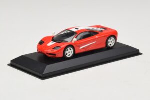 McLaren F1 Rdeča Z Belimi Črtami Minichamps 1:43 MCLAREN005 Kovina