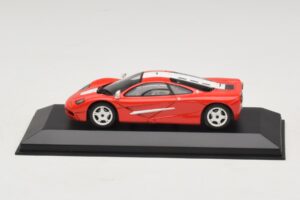 McLaren F1 Rdeča Z Belimi Črtami Minichamps 1:43 MCLAREN005 Kovina – slika 3 od 4