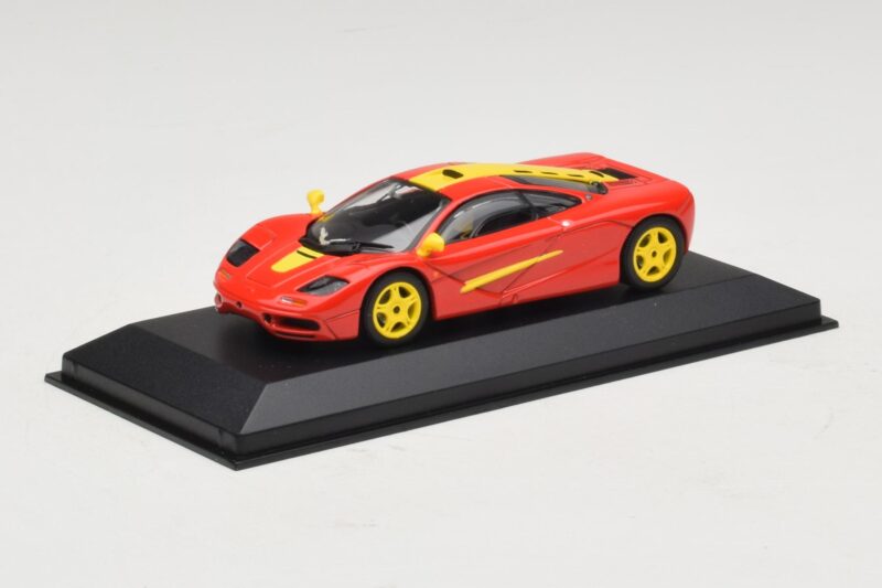 McLaren F1 Rdeča Z Rumenimi Črtami Minichamps 1:43 McLaren F1 Rdeča Z Rumenimi Črtami Minichamps 1:43 MCLAREN006 Kovina