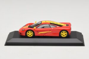 McLaren F1 Rdeča Z Rumenimi Črtami Minichamps 1:43 MCLAREN006 Kovina – slika 3 od 4