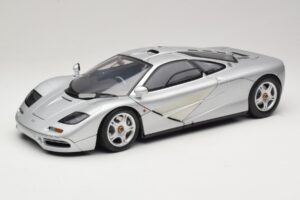 McLaren F1 Srebrn Minichamps 1:12 530133123 Kovina