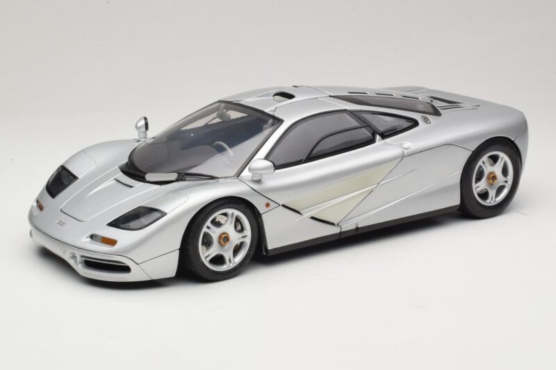 McLaren F1 Srebrn Minichamps 1:12 530133123 Kovina
