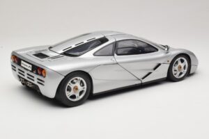 McLaren F1 Srebrn Minichamps 1:12 530133123 Kovina – slika 3 od 8